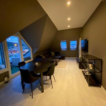 Penthouse With Private Balcony In The City Centre Of Bergen Apartment Bagian luar foto