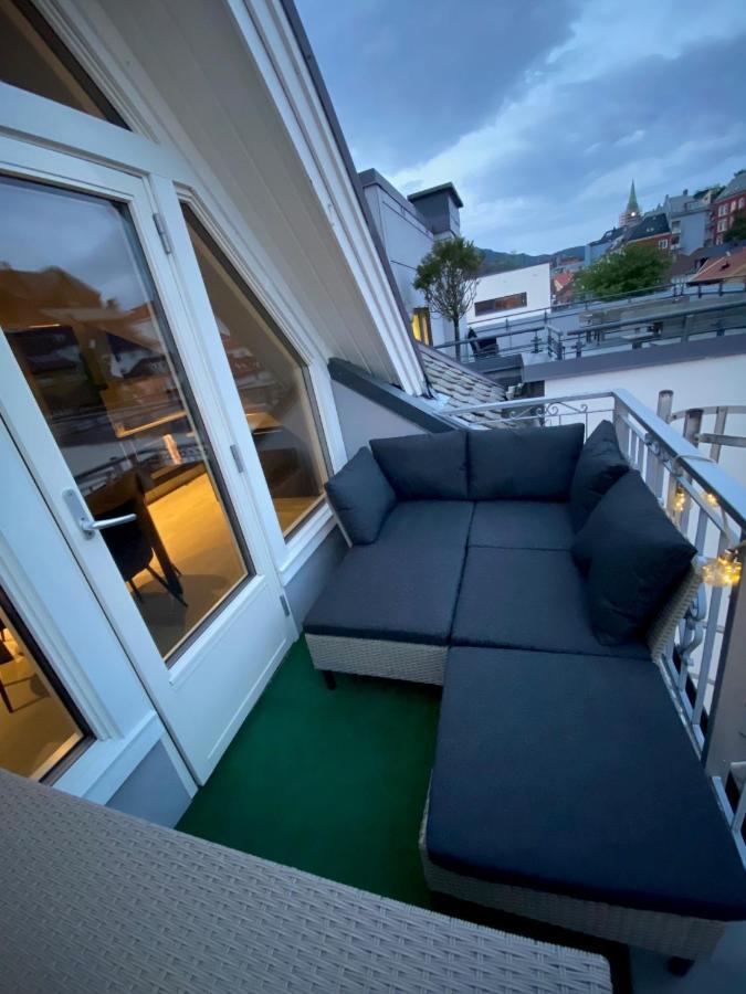 Penthouse With Private Balcony In The City Centre Of Bergen Apartment Bagian luar foto